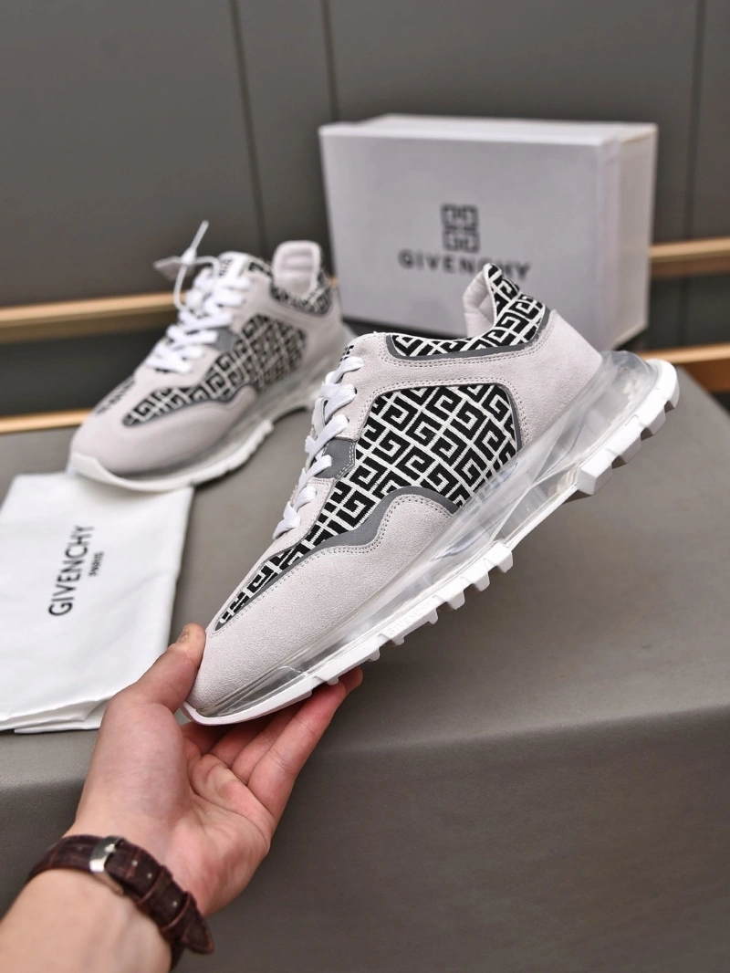 Gxvxnchy Sneakers Sophisticated 153435