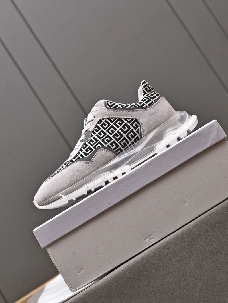 Gxvxnchy Sneakers Sophisticated 153435