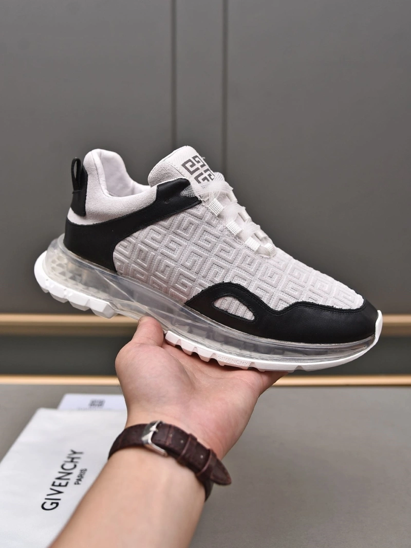 Compact Gxvxnchy Sneakers 153436