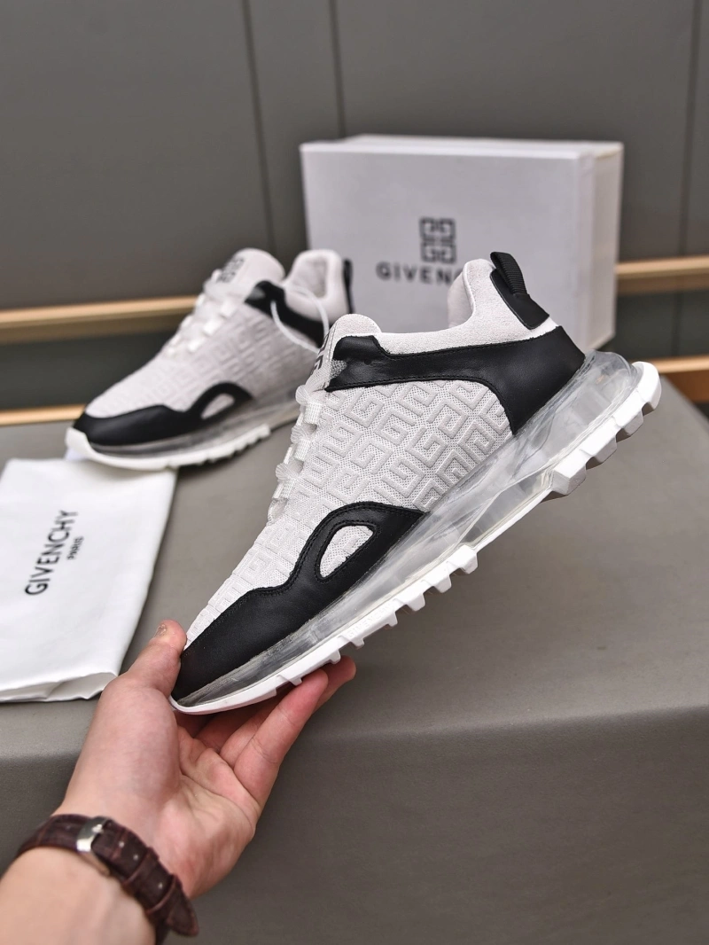 Compact Gxvxnchy Sneakers 153436