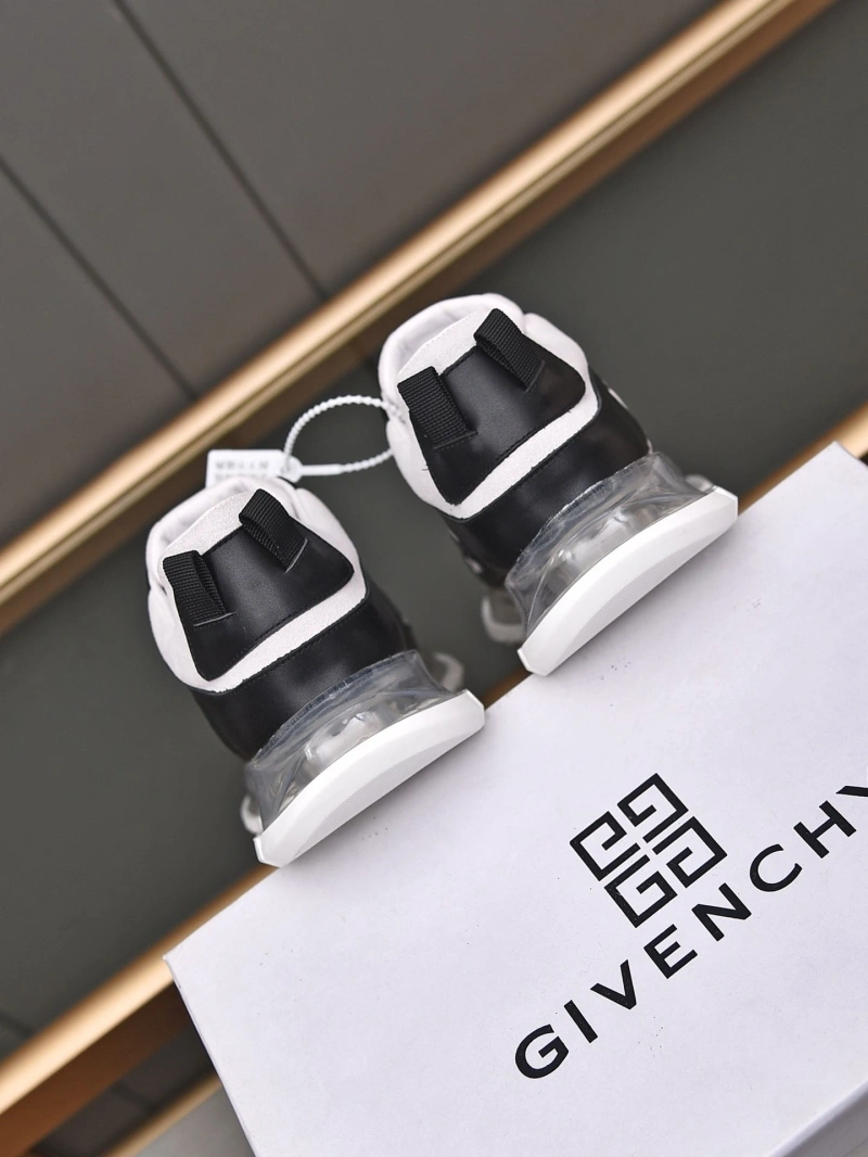 Compact Gxvxnchy Sneakers 153436