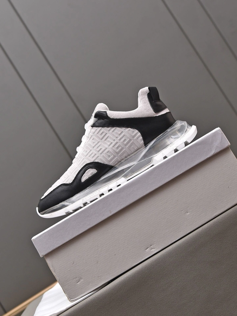 Compact Gxvxnchy Sneakers 153436