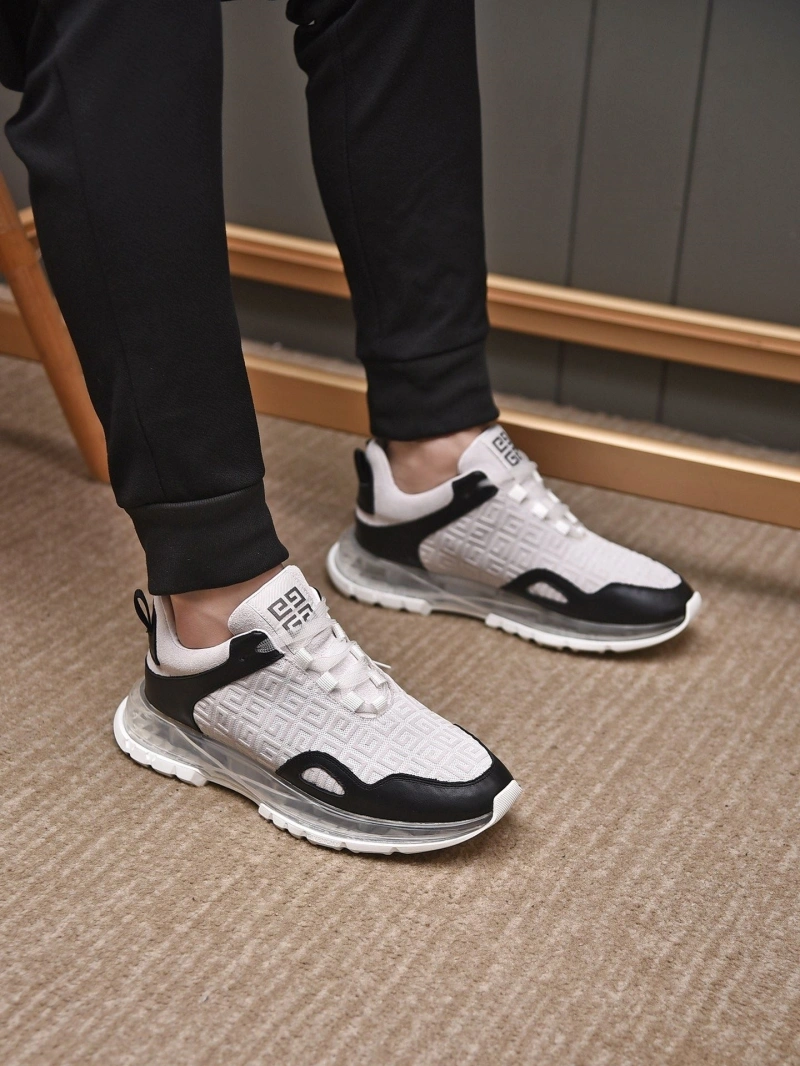 Compact Gxvxnchy Sneakers 153436