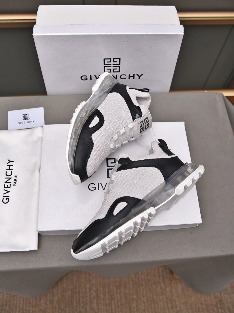 Compact Gxvxnchy Sneakers 153436