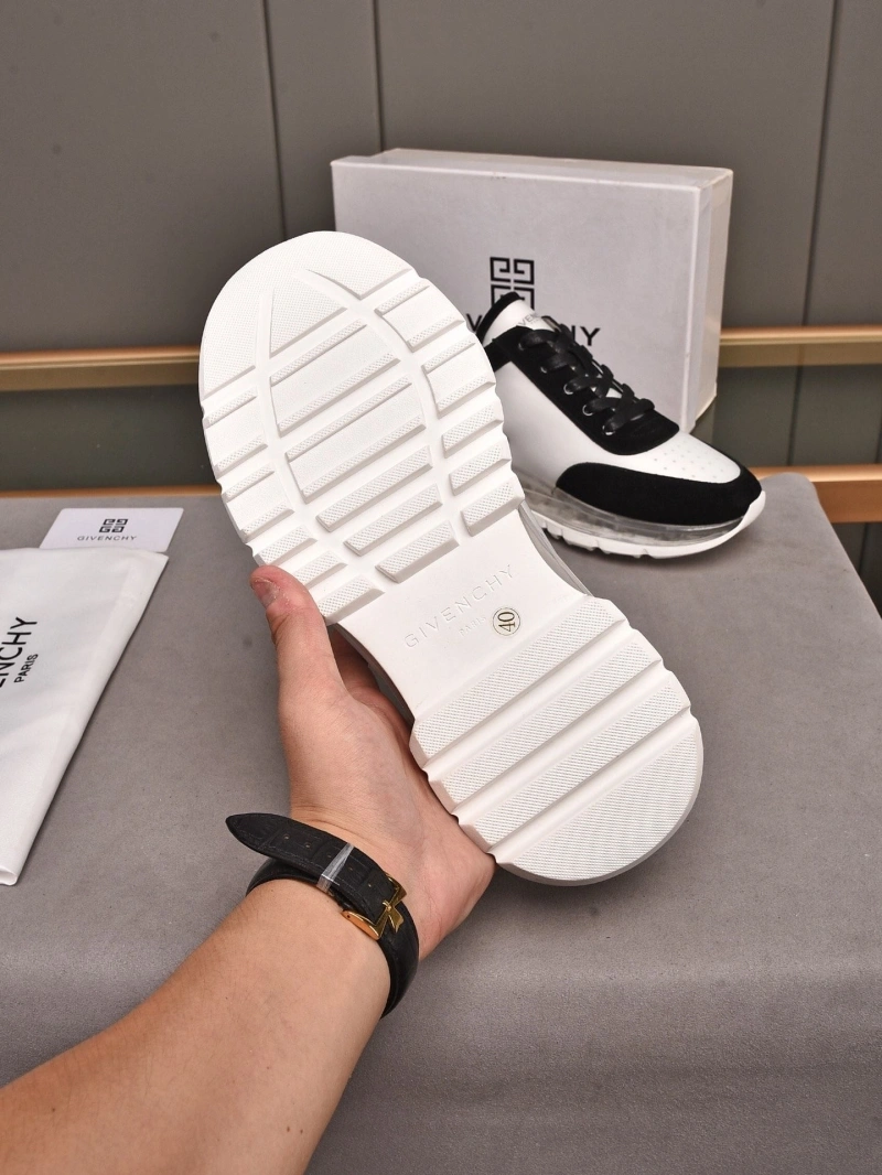 Stylish Gxvxnchy Sneakers 153417