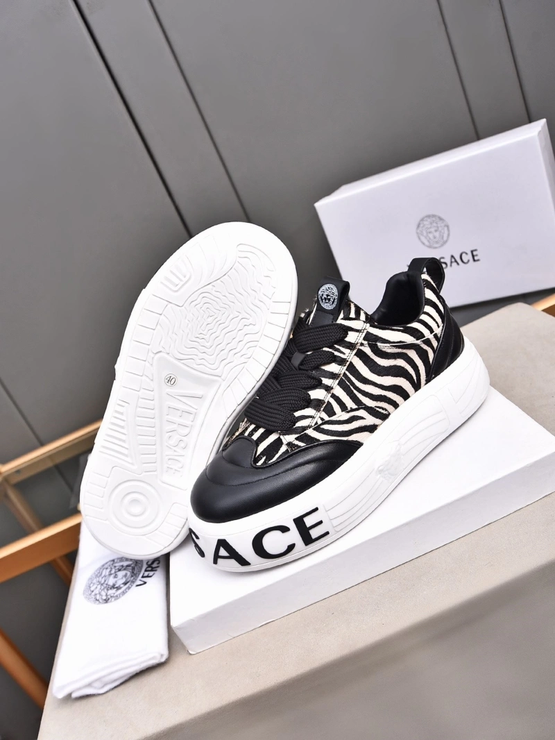 Gxvxnchy Sneakers Timeless 153403