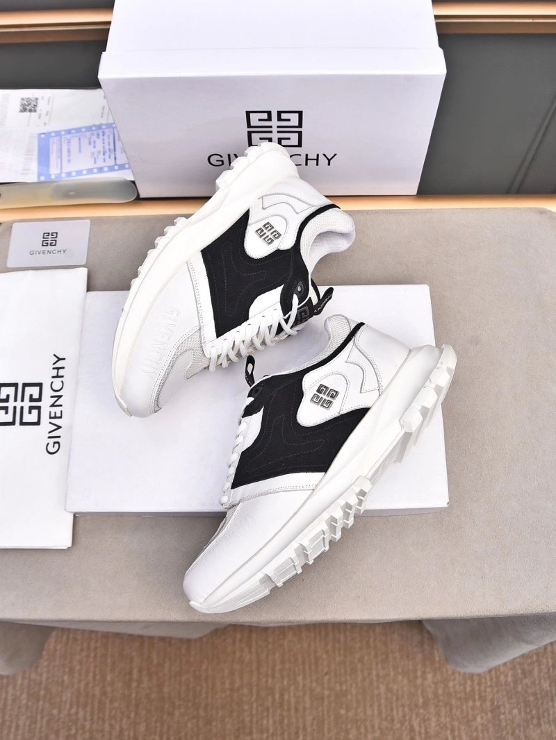 Resilient Gxvxnchy Sneakers 153402