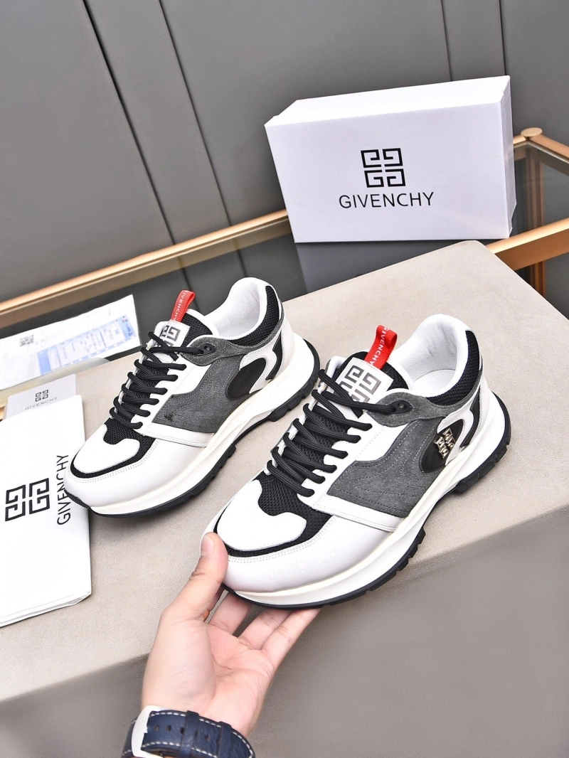WellDesigned Gxvxnchy Sneakers 153401