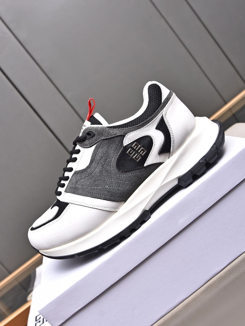 WellDesigned Gxvxnchy Sneakers 153401