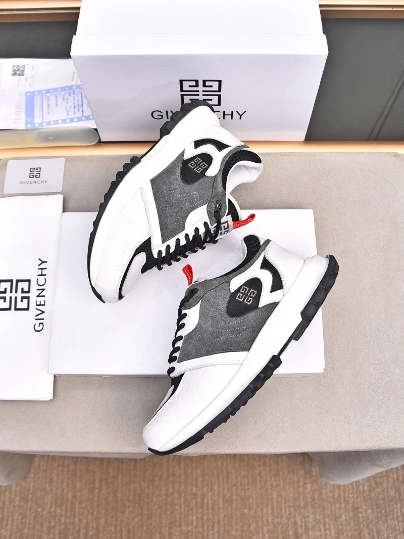 WellDesigned Gxvxnchy Sneakers 153401