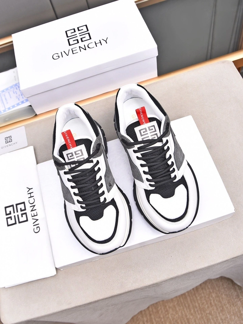 WellDesigned Gxvxnchy Sneakers 153401
