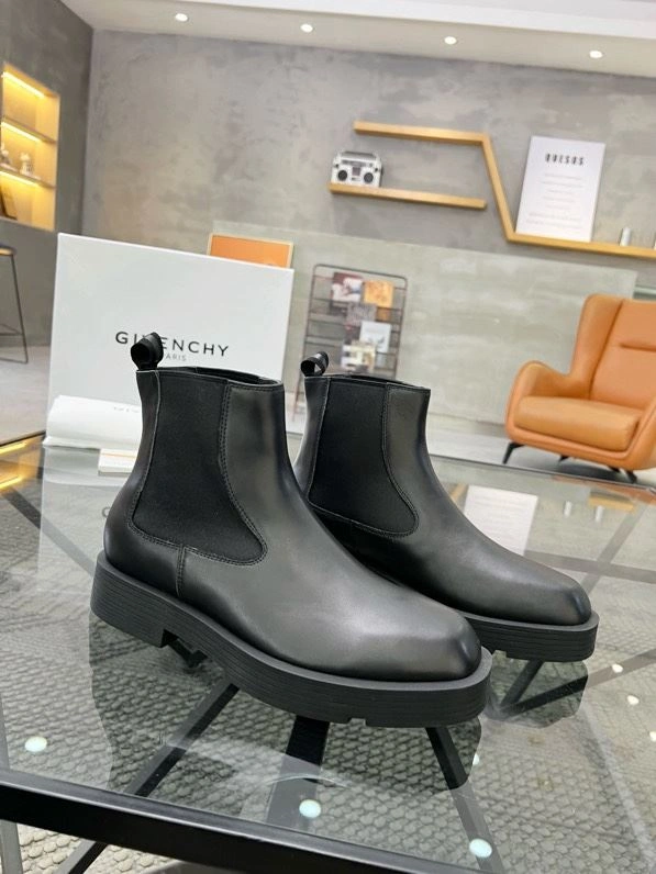 Minimalist Gxvxnchy Boots 153685