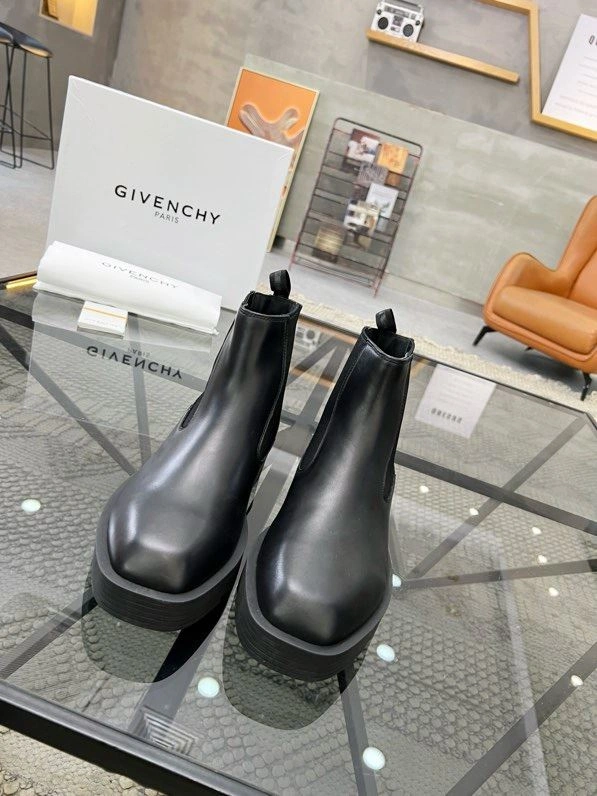Minimalist Gxvxnchy Boots 153685