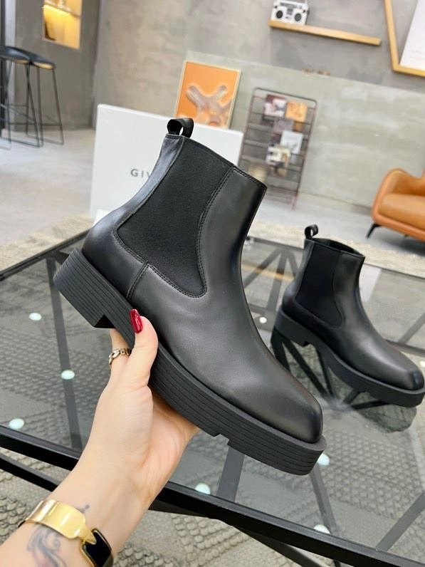 Minimalist Gxvxnchy Boots 153685
