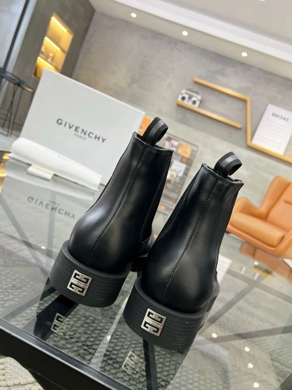 Minimalist Gxvxnchy Boots 153685