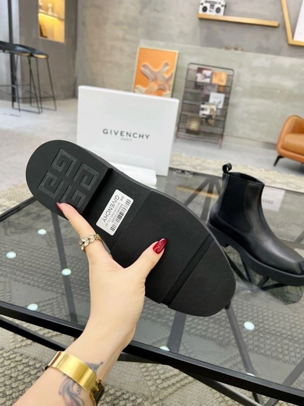 Minimalist Gxvxnchy Boots 153685