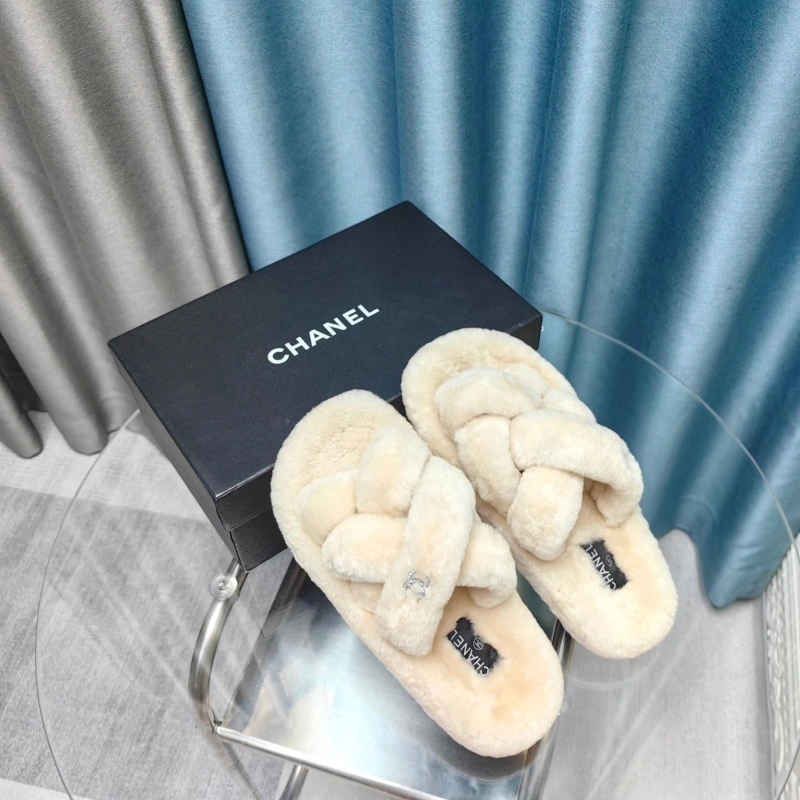 Bold Chxnxl Slippers 130722