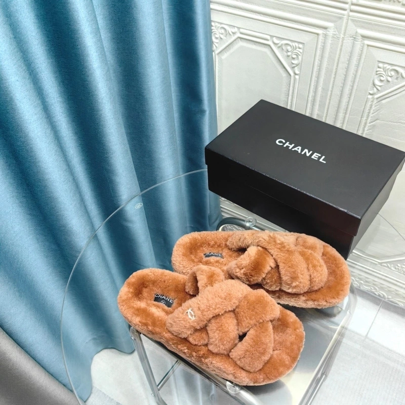 WellDesigned Chxnxl Slippers 130721