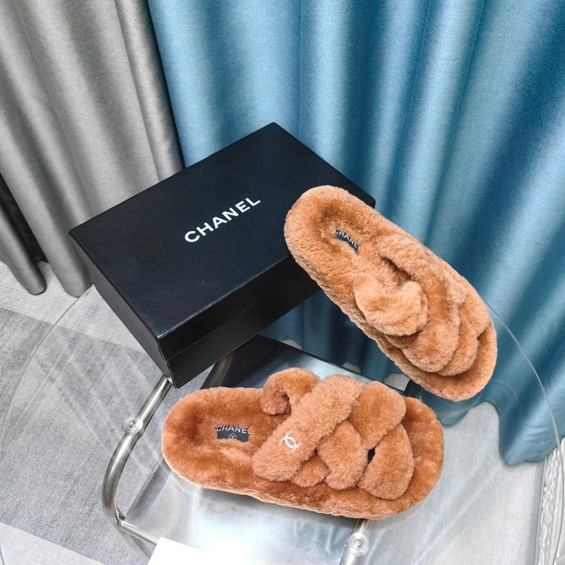WellDesigned Chxnxl Slippers 130721