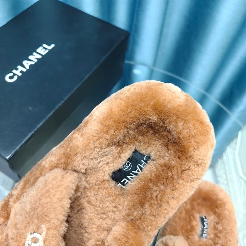 WellDesigned Chxnxl Slippers 130721