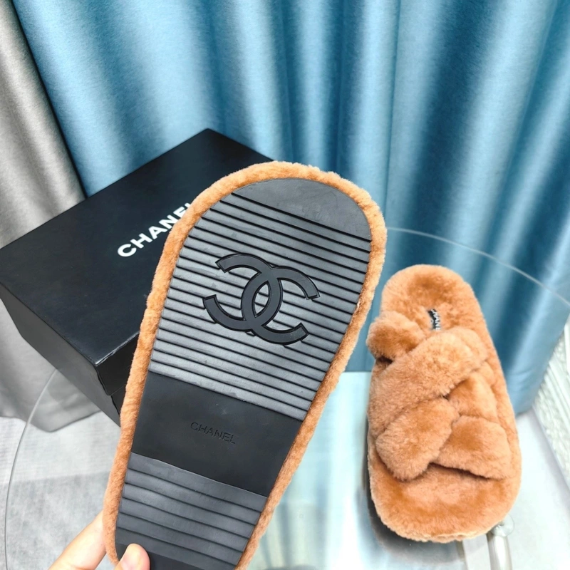 WellDesigned Chxnxl Slippers 130721