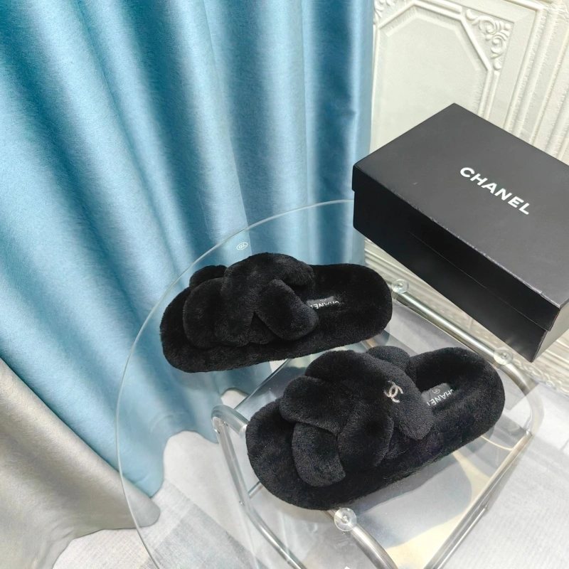 Breathable Chxnxl Slippers 130717