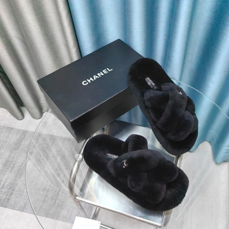 Breathable Chxnxl Slippers 130717