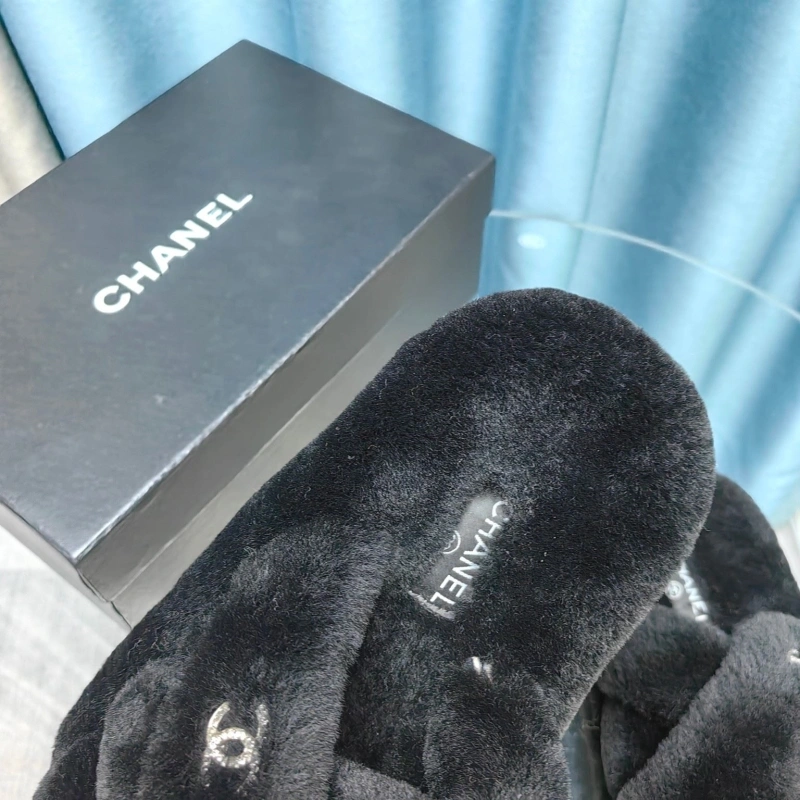 Breathable Chxnxl Slippers 130717