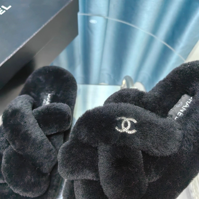 Breathable Chxnxl Slippers 130717