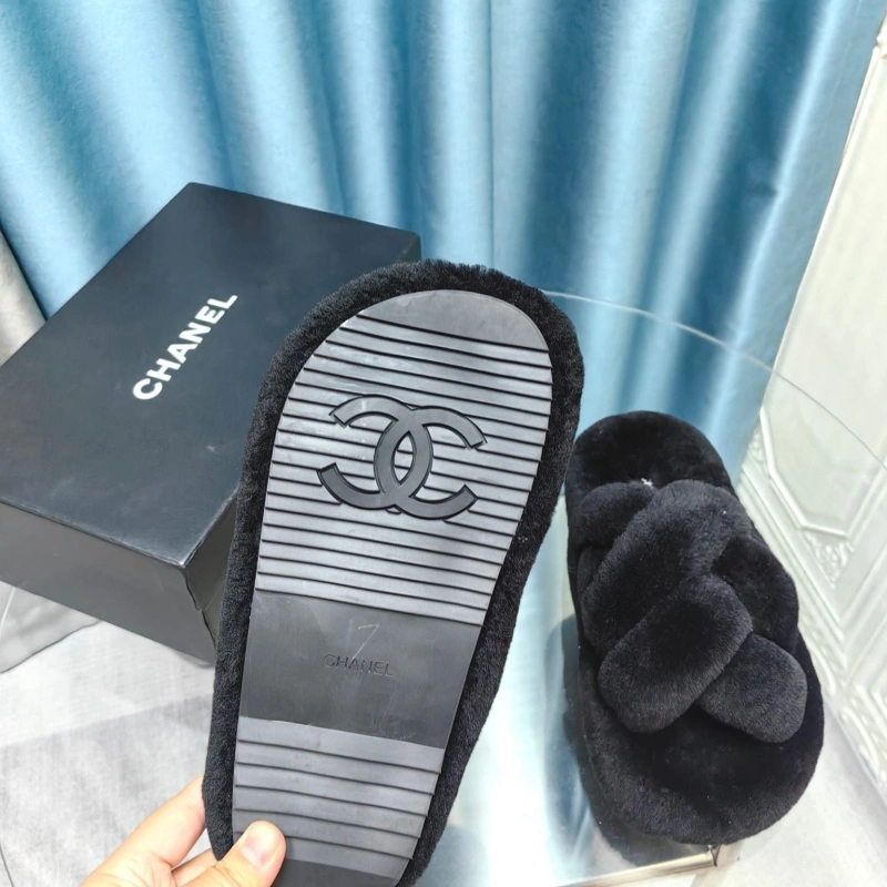 Breathable Chxnxl Slippers 130717
