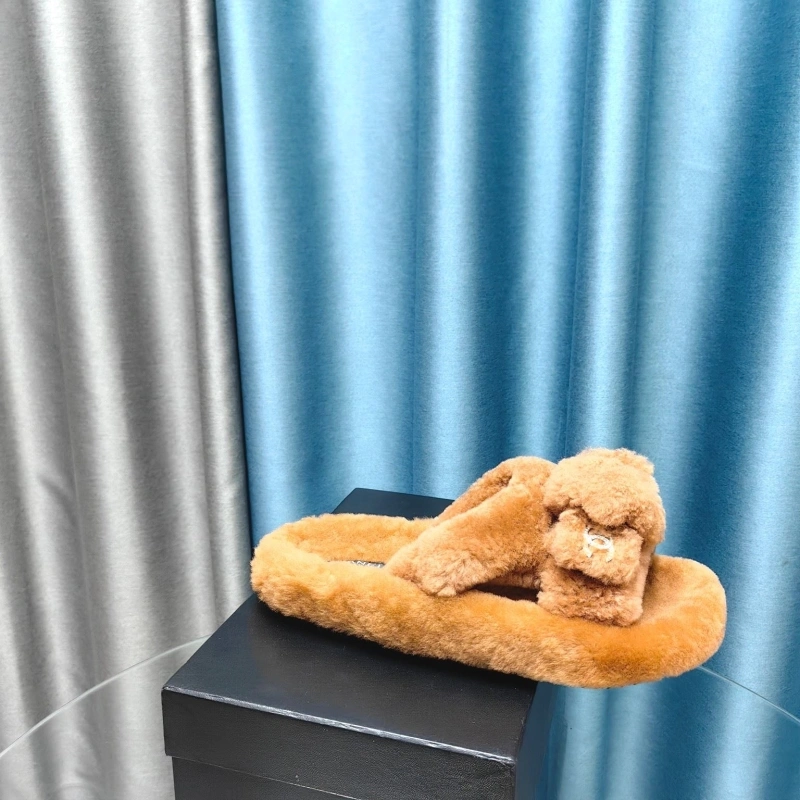 Trendy Chxnxl Slippers 130715