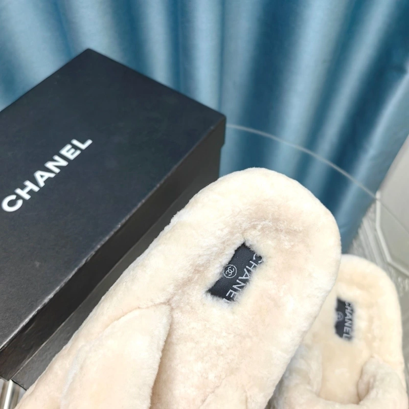 Timeless Chxnxl Slippers 130716