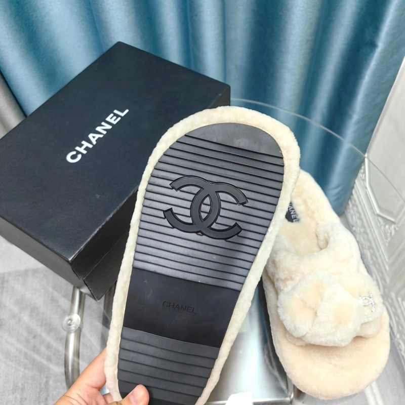 Timeless Chxnxl Slippers 130716