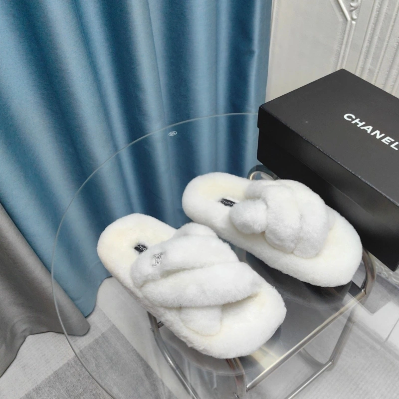 Trendy Chxnxl Slippers 130711