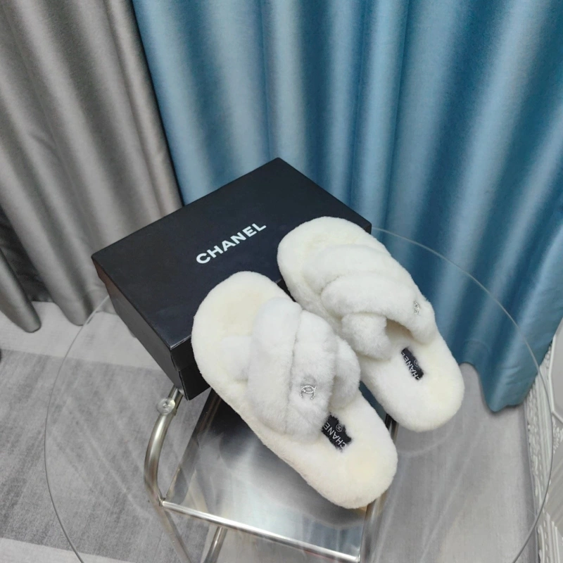 Trendy Chxnxl Slippers 130711