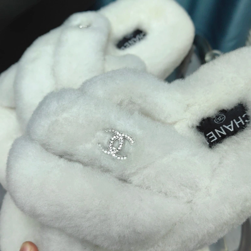 Trendy Chxnxl Slippers 130711