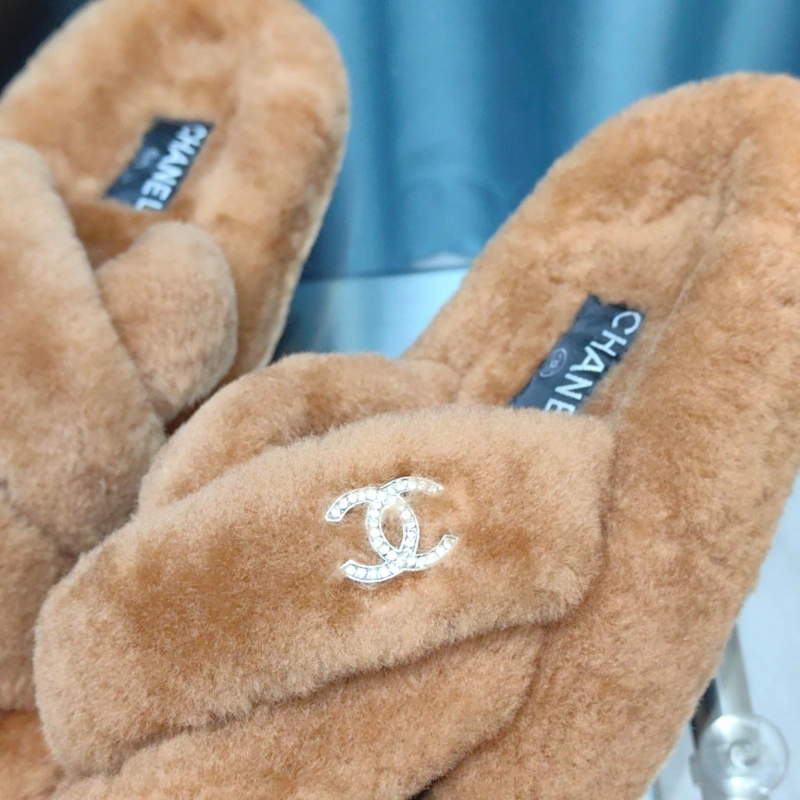 Durable Chxnxl Slippers 130710