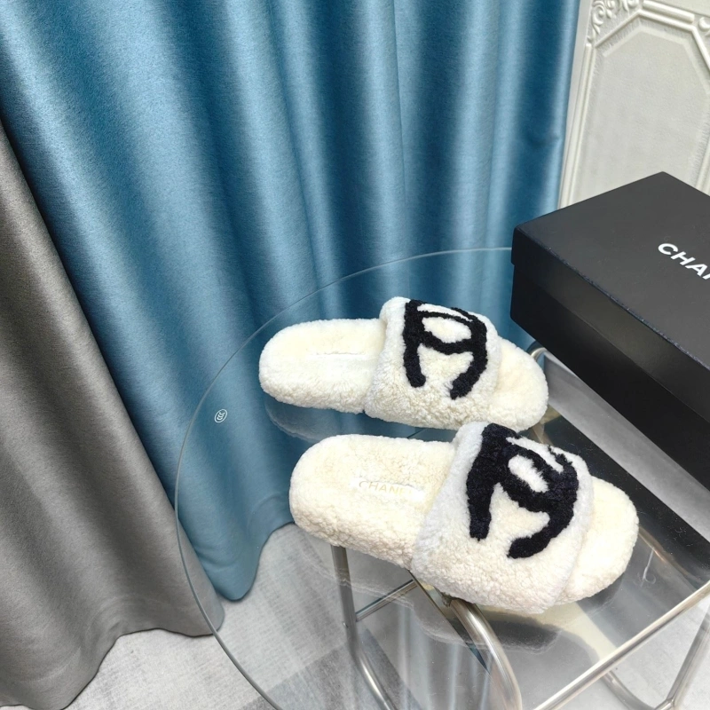 Reliable Chxnxl Slippers 130705