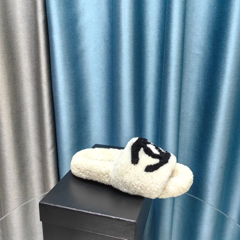Reliable Chxnxl Slippers 130705
