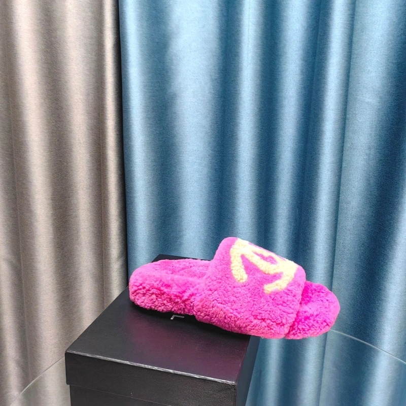 ModernLook Chxnxl Slippers 130704
