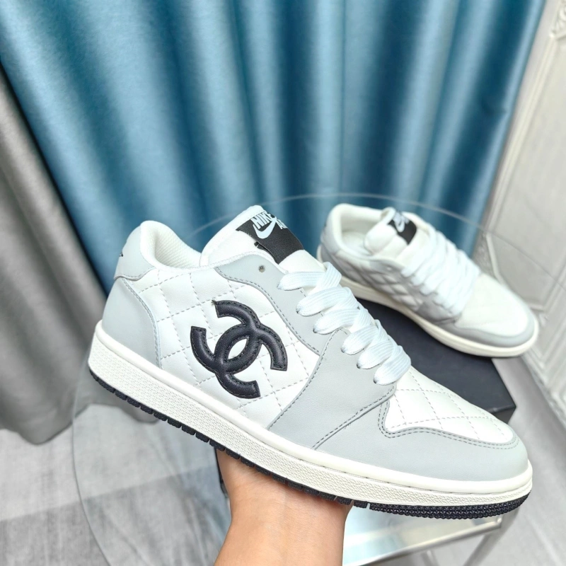 Elegant Chxnxl Sneakers 132159