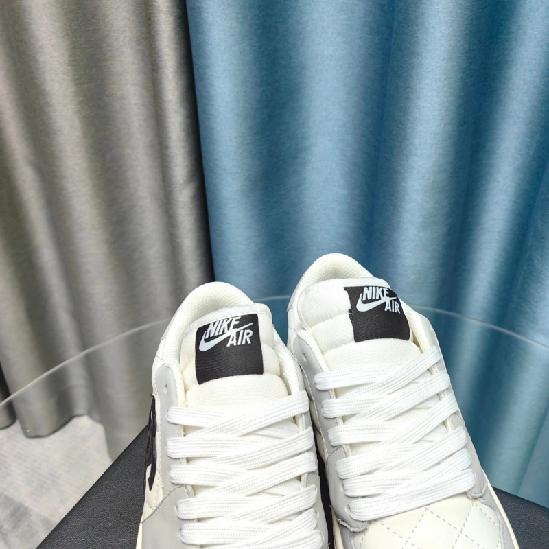 Elegant Chxnxl Sneakers 132159
