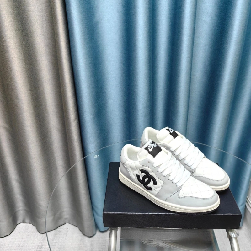 Elegant Chxnxl Sneakers 132159