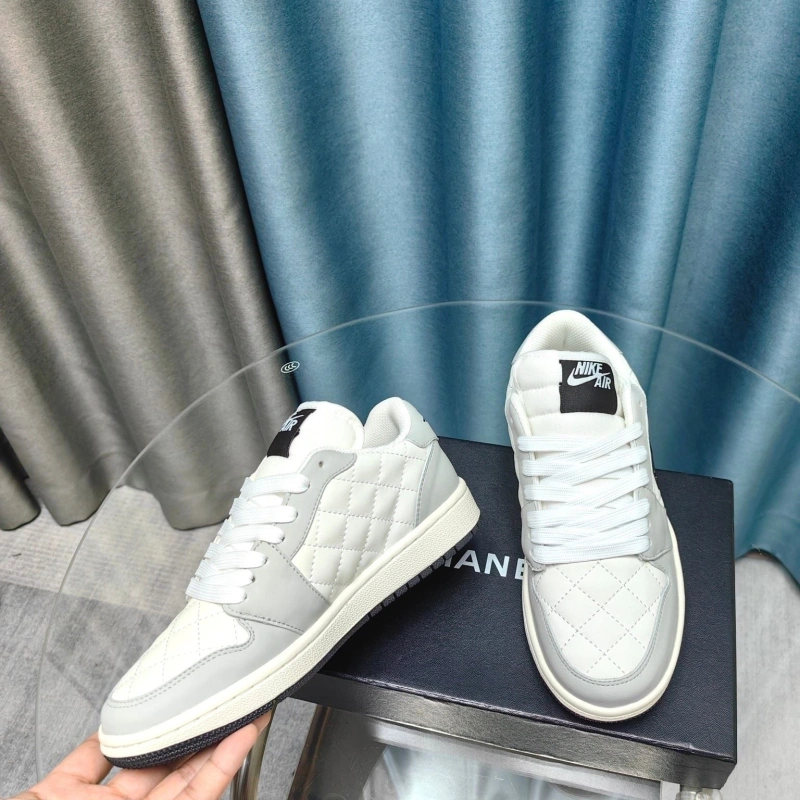 Elegant Chxnxl Sneakers 132159