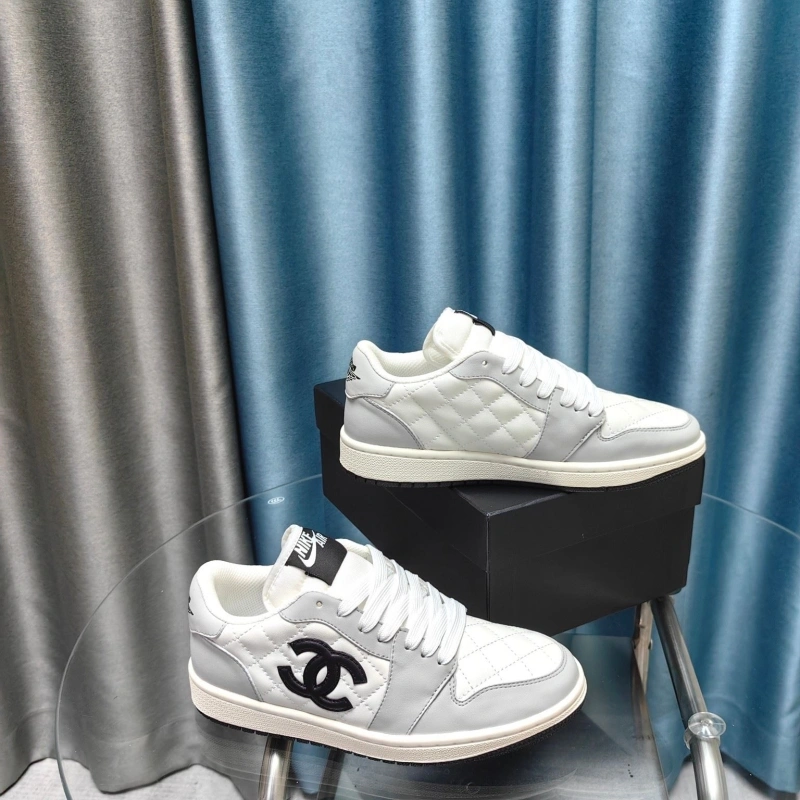 Elegant Chxnxl Sneakers 132159