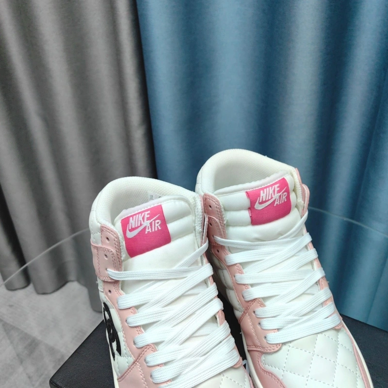 Minimalist Chxnxl Sneakers 132156