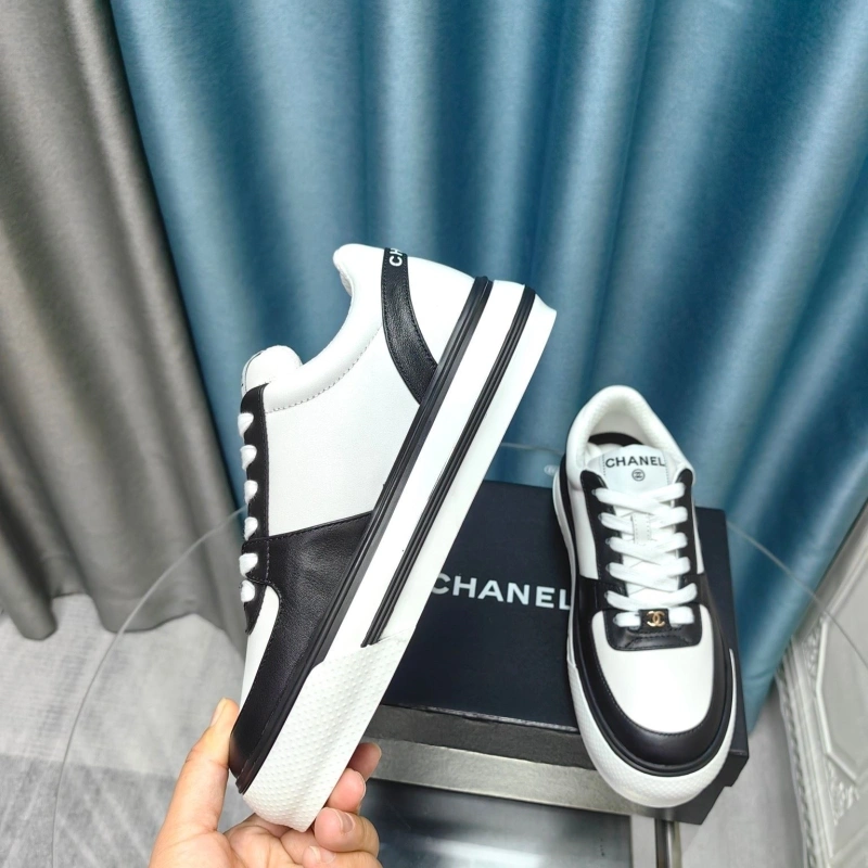 Sleek Chxnxl Sneakers 132137