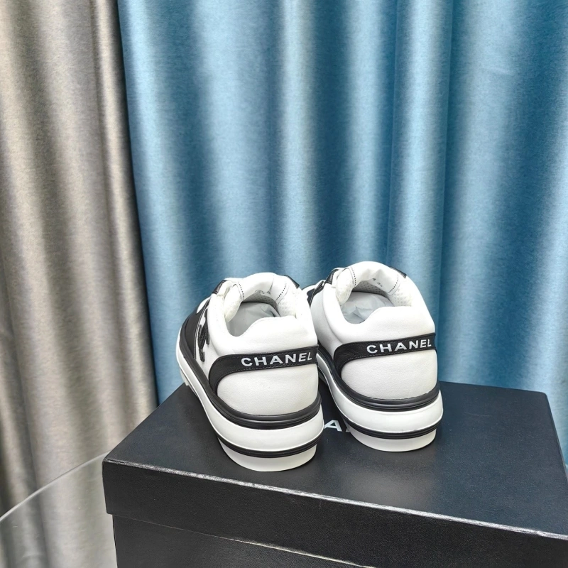 Sleek Chxnxl Sneakers 132137