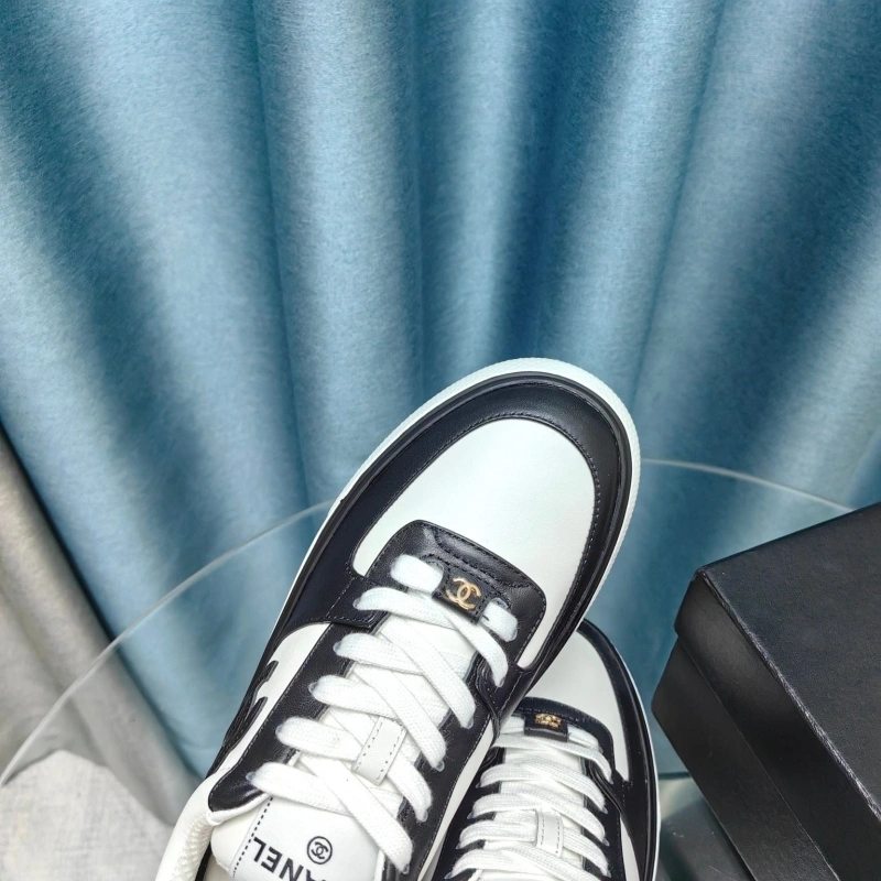 Sleek Chxnxl Sneakers 132137