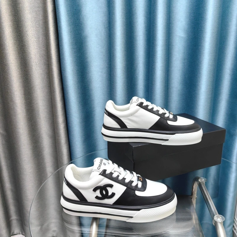Sleek Chxnxl Sneakers 132137